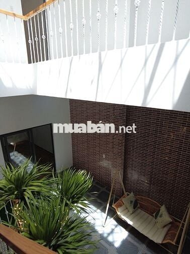 Chính chủ cần bán nhà liền kề biệt thự sân vườn nghệ sĩ Việt Hương
