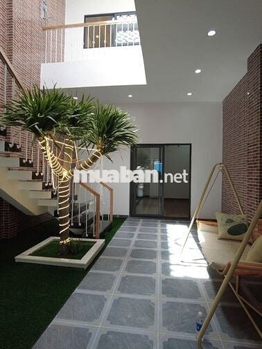 Chính chủ cần bán nhà liền kề biệt thự sân vườn nghệ sĩ Việt Hương