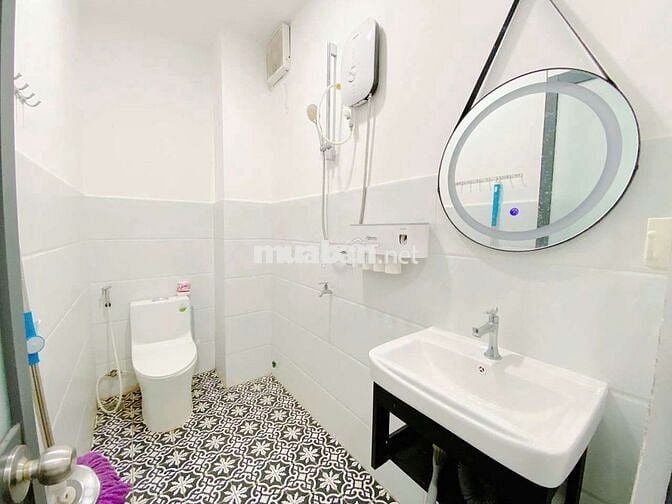 CĂN 2 PN, BAN CÔNG, TÁCH BẾP, FULL NỘI THẤT NGAY VÒNG XOAY HÀNG XANH