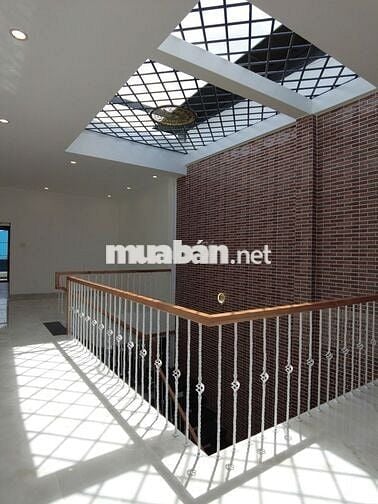 Chính chủ cần bán nhà liền kề biệt thự sân vườn nghệ sĩ Việt Hương