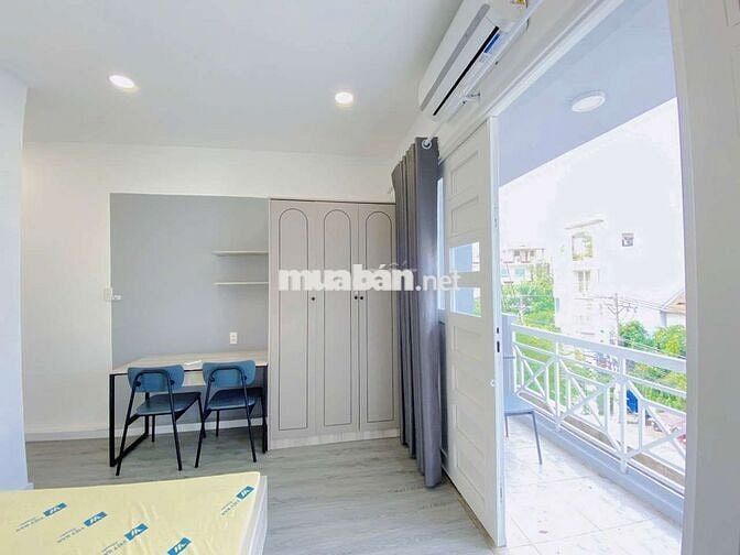 CĂN 2 PN, BAN CÔNG, TÁCH BẾP, FULL NỘI THẤT NGAY VÒNG XOAY HÀNG XANH