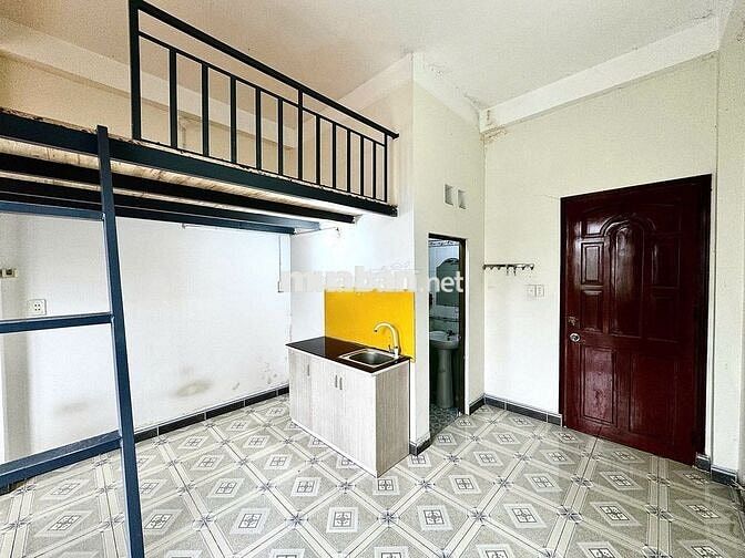 PHÒNG GÁC FULL NỘI THẤT GẦN GTVT 800M - CVPM 2KM CÓ MÁY LẠNH TỦ LẠNH