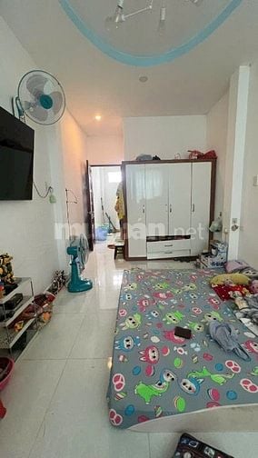 Bán nhà hẻm 4m đường Nguyễn Tri Phương p4 Q10