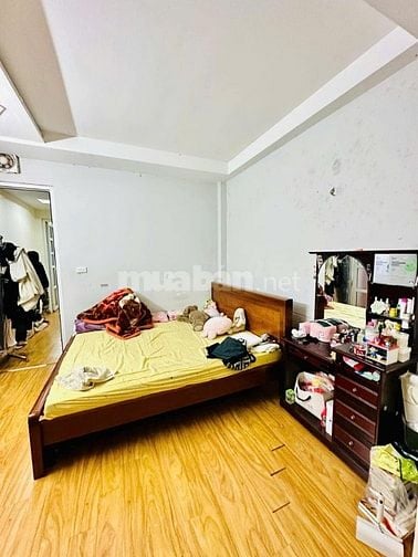 Bán nhà Nguyễn Chí Thanh, 4 tầng, phân lô, có vỉa hè, ô tô tránh. 