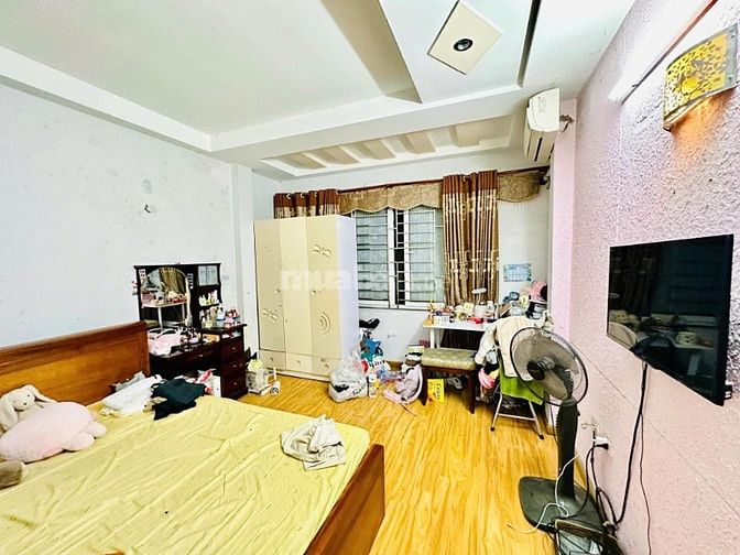 Bán nhà Nguyễn Chí Thanh, 4 tầng, phân lô, có vỉa hè, ô tô tránh. 