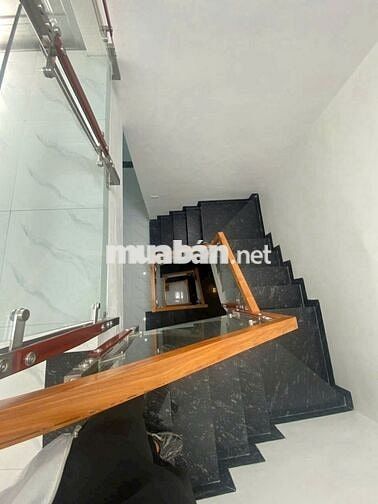Nhà 4T*40m2 full nội thất- ngõ thông ô tô qua nhà-Gần QL6- Giá 3,1 tỷ