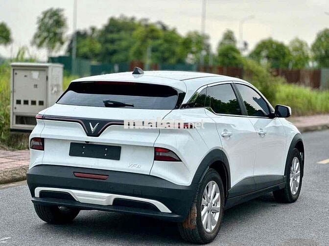 VF6 Eco Suất quà tặng đã bao gồm lăn bánh