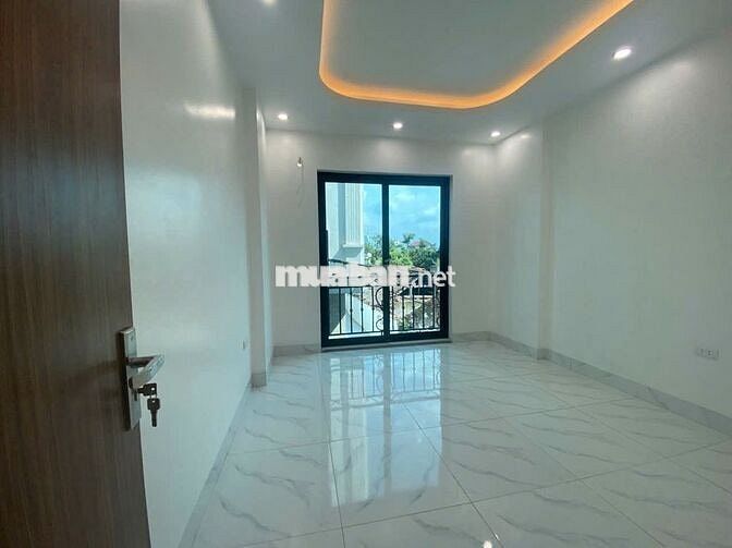 Nhà 4T*40m2 full nội thất- ngõ thông ô tô qua nhà-Gần QL6- Giá 3,1 tỷ