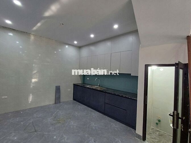 RỘNG-RẺ-ĐẸP!! Nhà 3T*38m2 ngõ nông ô tô đỗ cổng. Gần QL6. Giá 2,85 tỷ