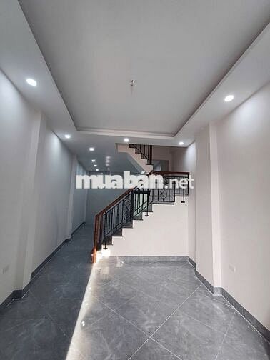 RỘNG-RẺ-ĐẸP!! Nhà 3T*38m2 ngõ nông ô tô đỗ cổng. Gần QL6. Giá 2,85 tỷ