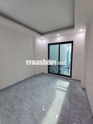 RỘNG-RẺ-ĐẸP!! Nhà 3T*38m2 ngõ nông ô tô đỗ cổng. Gần QL6. Giá 2,85 tỷ