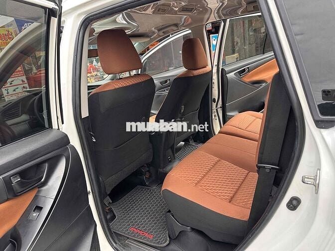 Toyota Innova 2016 2.0E - 82000 km