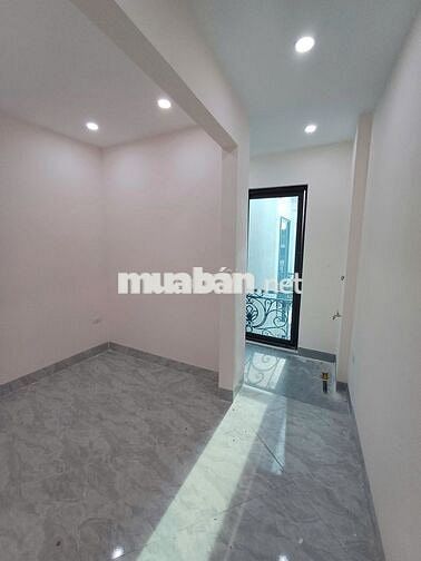 RỘNG-RẺ-ĐẸP!! Nhà 3T*38m2 ngõ nông ô tô đỗ cổng. Gần QL6. Giá 2,85 tỷ