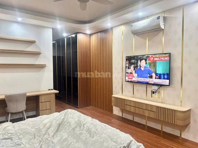 Bán nhà Hoàng Quốc Việt 55m2, 5 tầng, thang máy, phân lô, ô tô ra vào