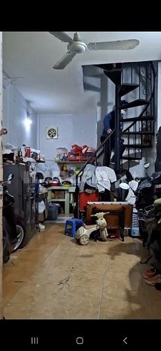 Bán nhà sát hẻm xe tải Lạc Long Quân, Quận 11, 21m2, 2PN, chỉ 2 tỷ hơn