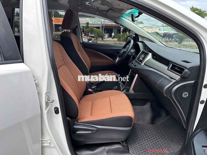 Toyota Innova 2016 2.0E - 82000 km