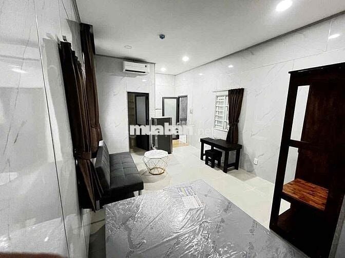 Căn hộ có cửa sổ thoáng đầy đủ nội thất ngay Lê Văn Chí,Ngã tư Thủ Đưc