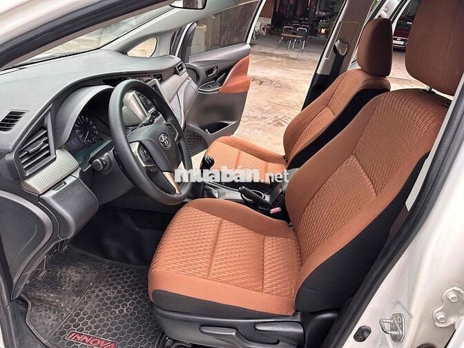 Toyota Innova 2016 2.0E - 82000 km