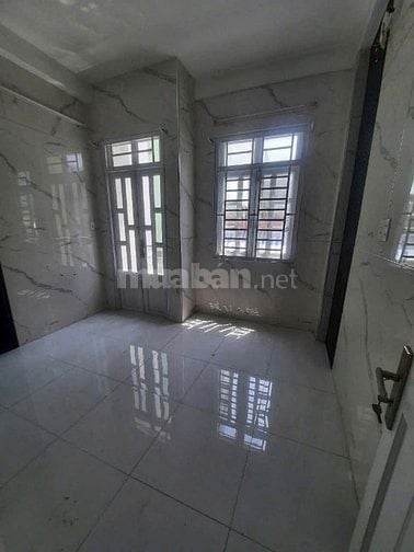 Cho thuê nhà 2 hẻm 3m(BG) Nguyễn Chí Thanh, P.4, Q.11 giá 12tr