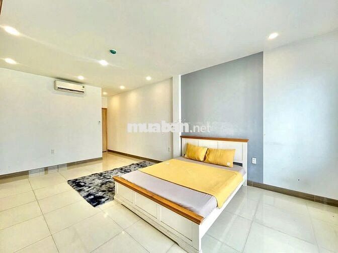 Căn hộ FULL nội thất ngay tại khu ẩm thực Phan Xích Long