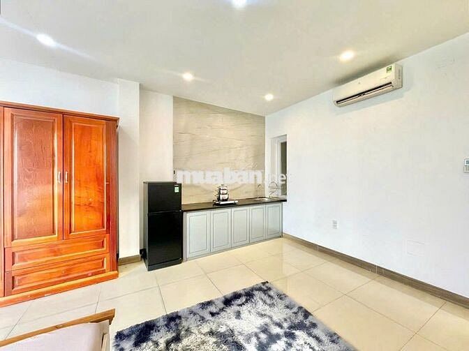 Căn hộ FULL nội thất ngay tại khu ẩm thực Phan Xích Long