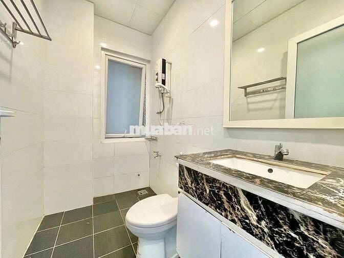 Căn hộ FULL nội thất ngay tại khu ẩm thực Phan Xích Long