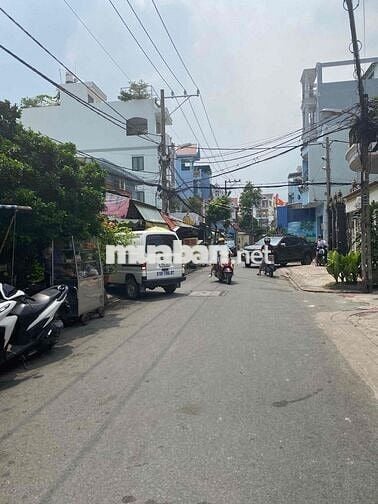 Ngay Nguyễn Sơn - DTSD 90m2 - 3PN - Nhà Mới