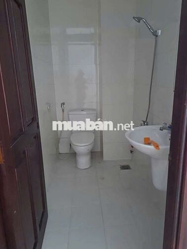 Cho thuê nguyên căn mới Sơn sửa, 5pn 4wc, hẻm xe tải thôg, p6 Gò vấp