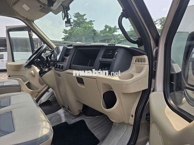 Cần bán xe fordtransit 2018 đưa rước nhân viên