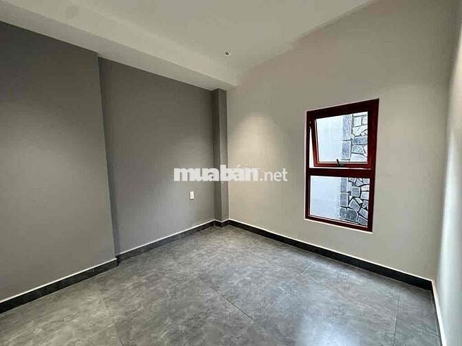 NHÀ ĐẸP NGANG 5M XE HƠI NGỦ   TRONG NHÀ,CÓ PHÒNG  TRỆT CHO ÔNG BÀ Q12