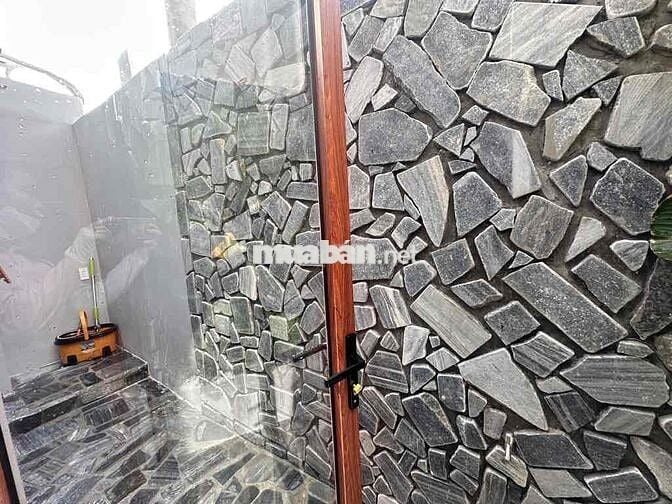 NHÀ ĐẸP NGANG 5M XE HƠI NGỦ   TRONG NHÀ,CÓ PHÒNG  TRỆT CHO ÔNG BÀ Q12