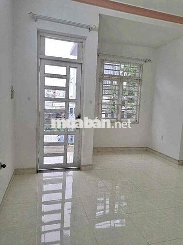 Cho thuê nhà gần chợ Tam Hà,p.Linh Đông 3 tầng hẻm xe hơi giá 11tr