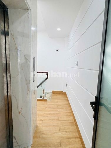 Bán nhà HXH nhỏ CMT8 - Q.3 - 36m2 - 3PN - có thang máy - 8,99 tỉ
