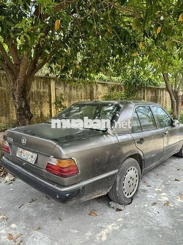 Bán xe Mercedes trưng bày, lấy linh kiện