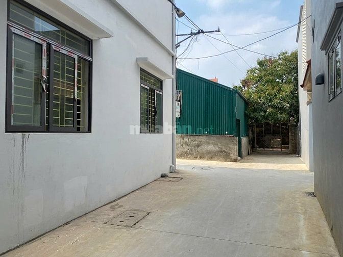 Chính chủ rao bán 50m2 đất ở trung tâm dân cư đông đúc gần các khu ĐT