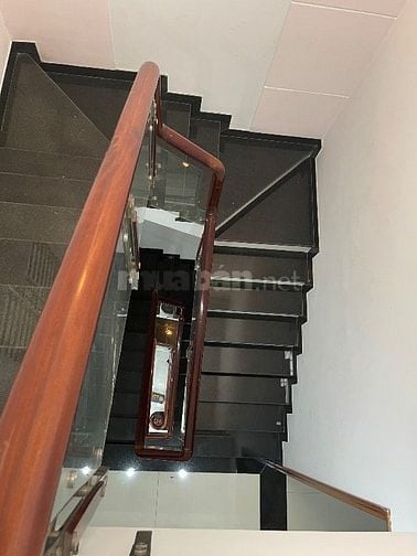Cho thuê nhà đẹp hẻm xe hơi, nội thất đầy đủ