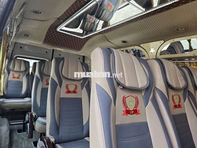 Cần bán xe fordtransit 2018 đưa rước nhân viên