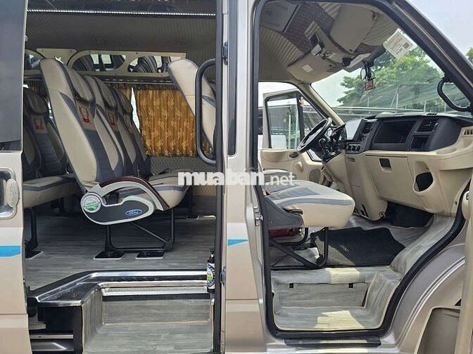 Cần bán xe fordtransit 2018 đưa rước nhân viên