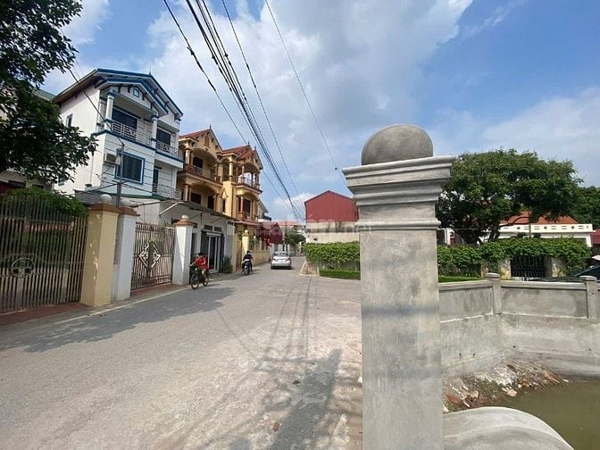 Chính chủ rao bán 50m2 đất ở trung tâm dân cư đông đúc gần các khu ĐT