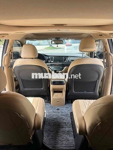 Kia Sedona 2017 2.2L DAT - 90000 km