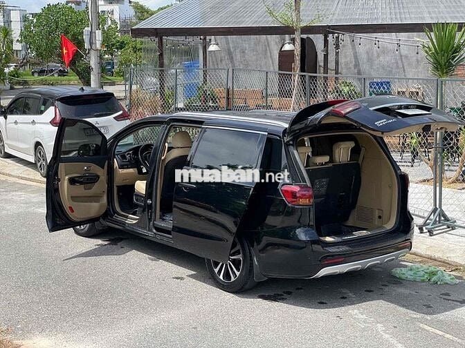 Kia Sedona 2017 2.2L DAT - 90000 km