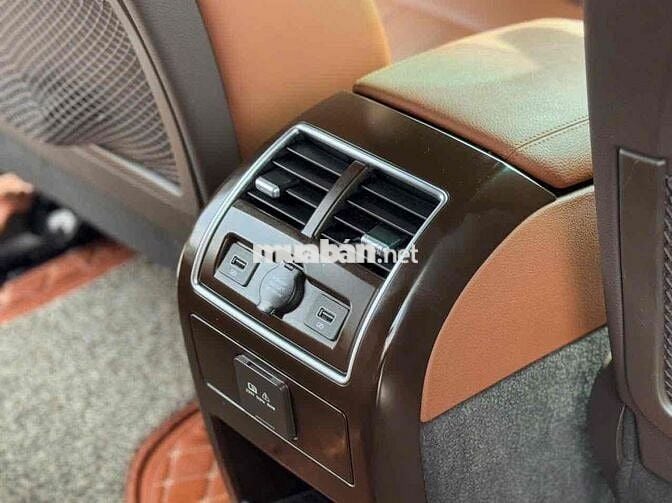 VinFast Lux SA2.0 2019 Premium 2.0 AT - 70000 km