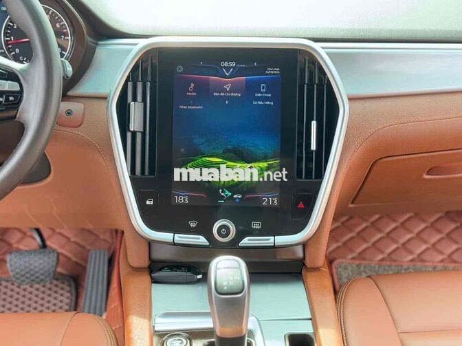 VinFast Lux SA2.0 2019 Premium 2.0 AT - 70000 km