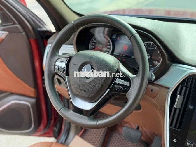 VinFast Lux SA2.0 2019 Premium 2.0 AT - 70000 km