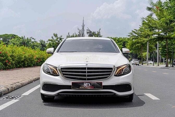 E200 Facelift - 2019 màu trắng/ nt nâu sang trọng