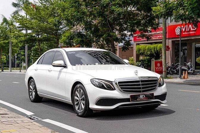 E200 Facelift - 2019 màu trắng/ nt nâu sang trọng
