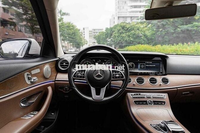E200 Facelift - 2019 màu trắng/ nt nâu sang trọng