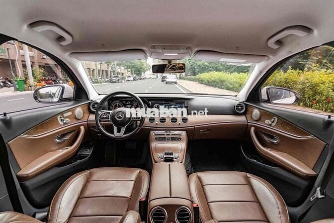 E200 Facelift - 2019 màu trắng/ nt nâu sang trọng