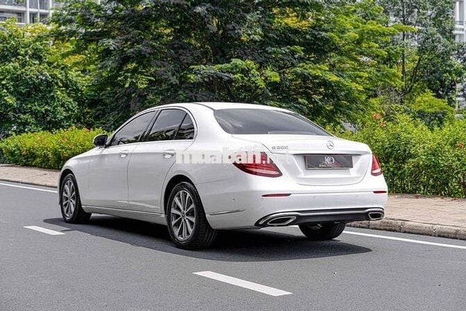 E200 Facelift - 2019 màu trắng/ nt nâu sang trọng