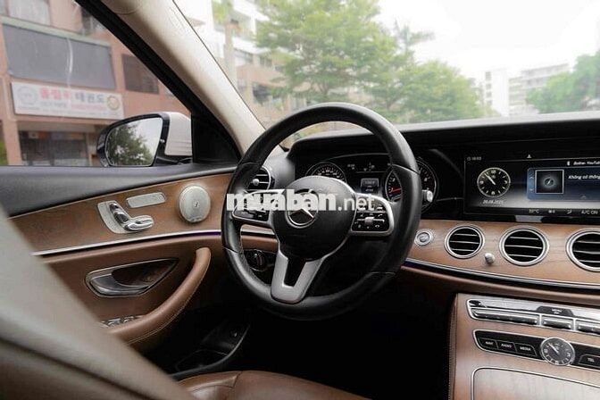 E200 Facelift - 2019 màu trắng/ nt nâu sang trọng